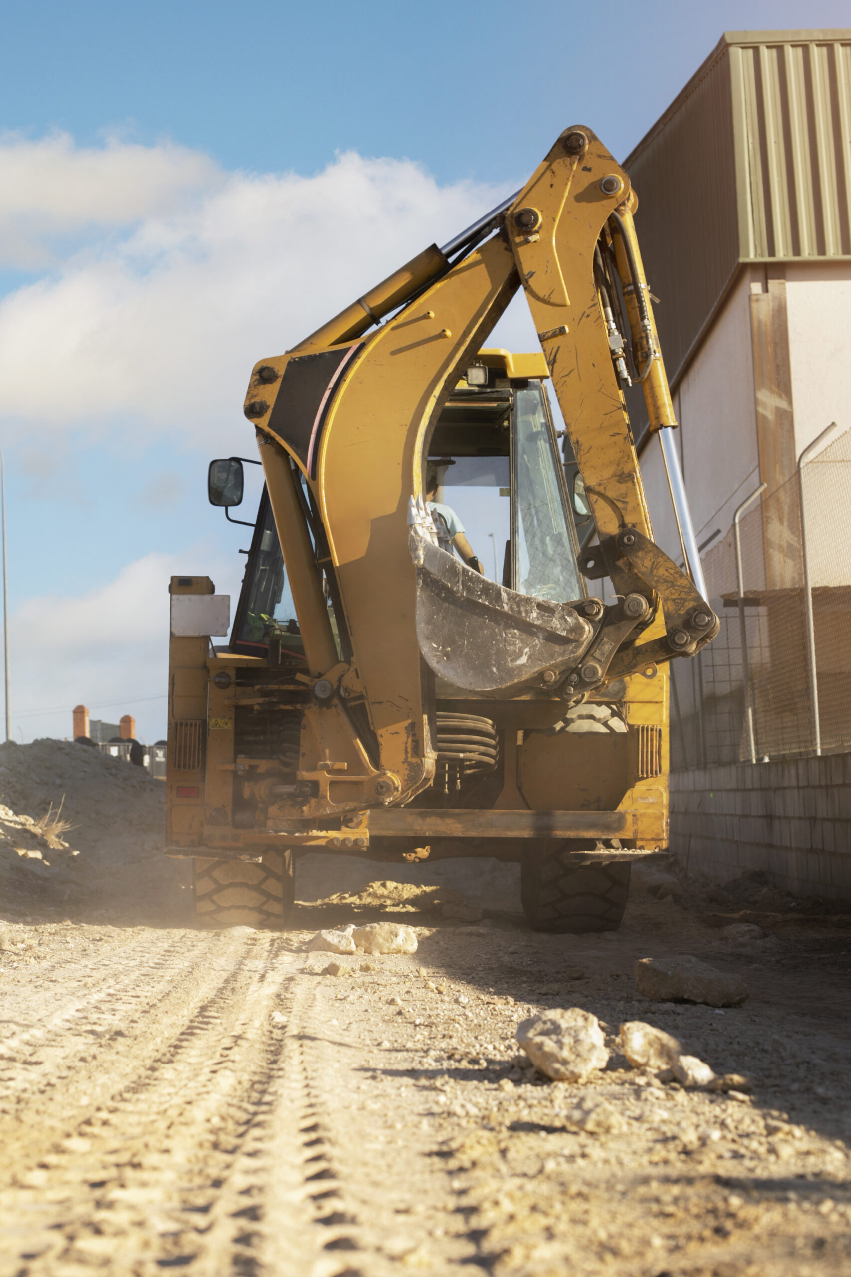 About heavy excavator digging day light (1)